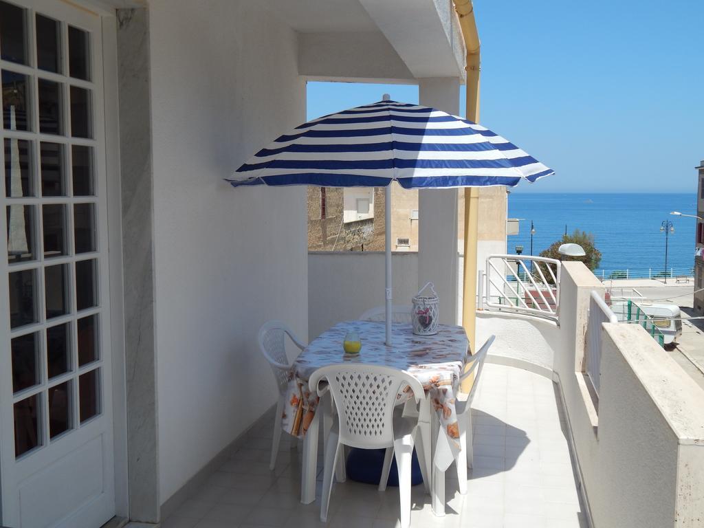 Casa Vacanze Karol Lägenhet Trappeto  Rum bild