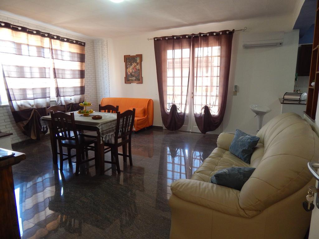 Casa Vacanze Karol Lägenhet Trappeto  Rum bild