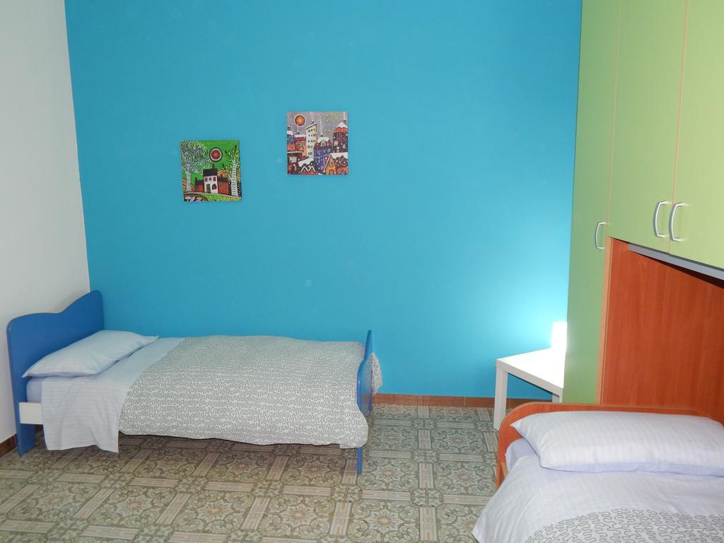 Casa Vacanze Karol Lägenhet Trappeto  Rum bild